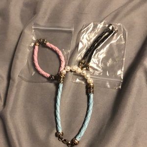 Pearl bracelet with magnet for adjustable straps